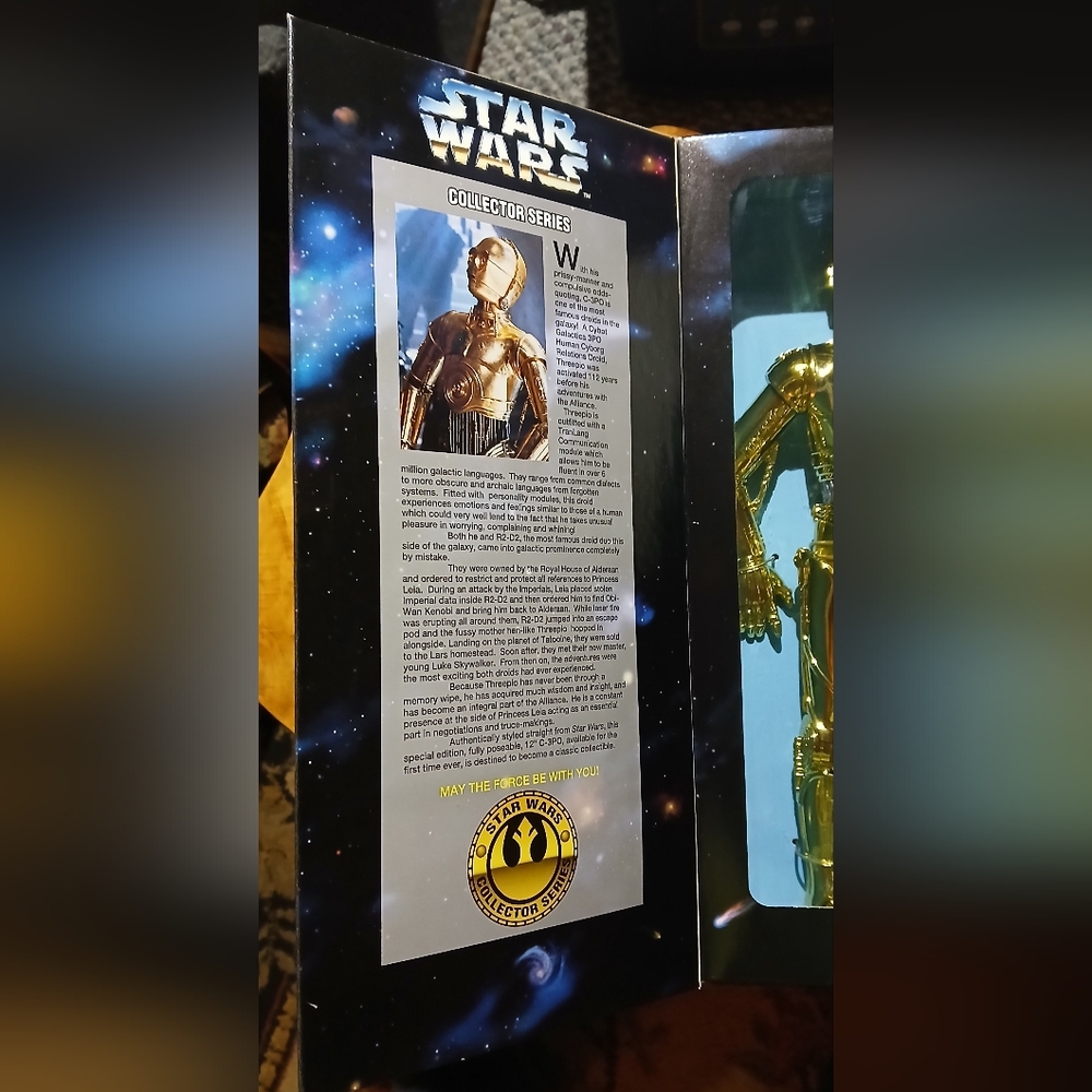 Star Wars Collector Series C-3PO Action Figure - Gold and Black - Picture 3 of 6